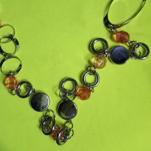 Silvertone chain beaded pinkish peach 🍑 color necklace - Picture 2 of 5